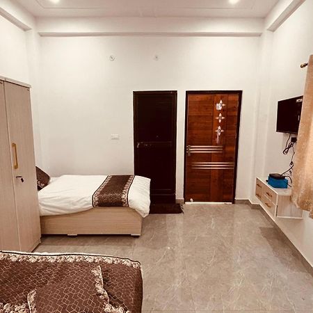 Shri Ram Darbar Hotel Ayodhya Exterior foto
