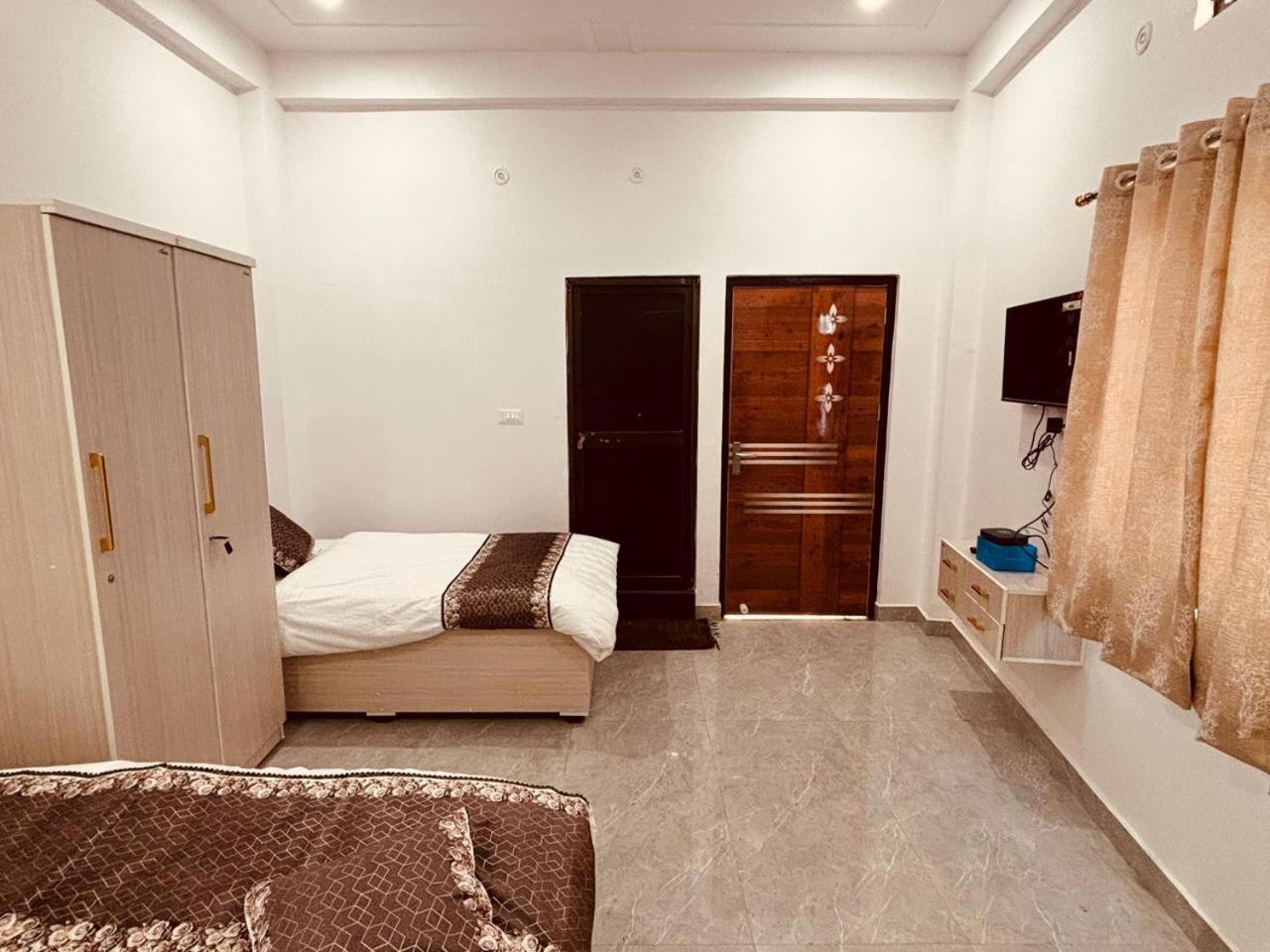 Shri Ram Darbar Hotel Ayodhya Exterior foto